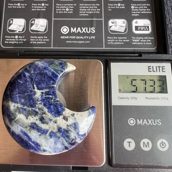 Sodalite Crystal Moon Carving‎ (#6) - Picture 10 of 10
